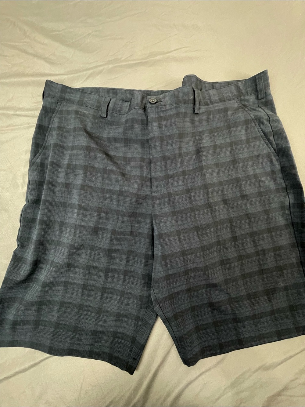 Izod Golf Chino Shorts Mens Size 44 Classic Fit Stretch Gray Plaid